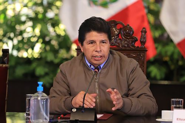 Presidente de Perú renovará su gabinete por la pugna con el Congreso.