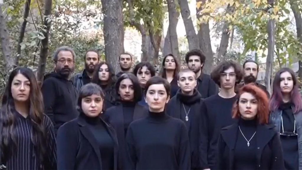 Captura de pantalla del video que muestra la reunión de actrices sin velo en Irán. Captura: Soheila Golestani.