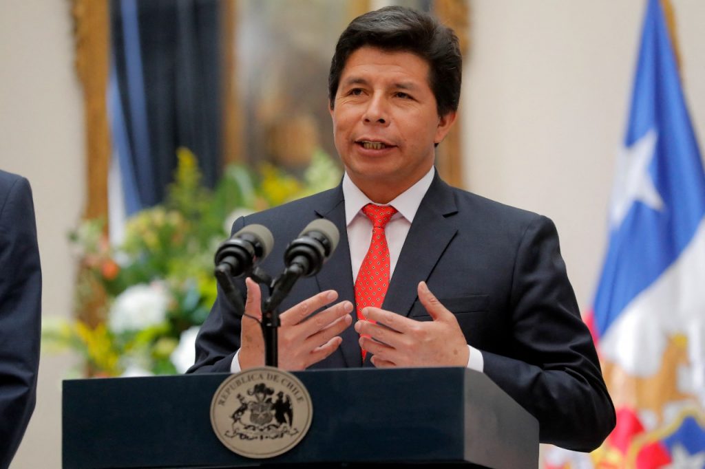 Oposición peruana presenta una tercera moción de censura contra Castillo.