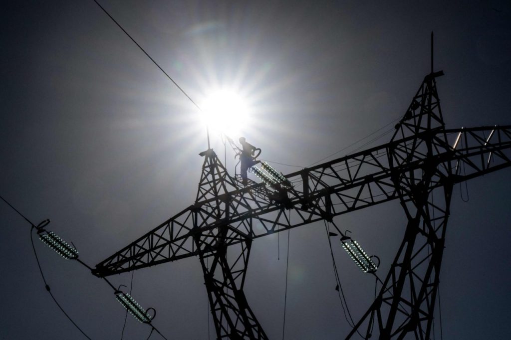 Francia prepara a sus ciudadanos para cortes de electricidad en enero.