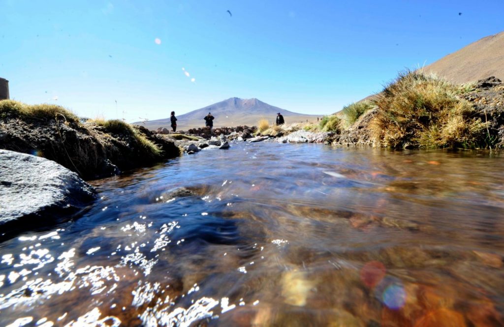 Los canales artificiales que llevan el agua del Silala a Chile. Foto: Archivo La Razón.