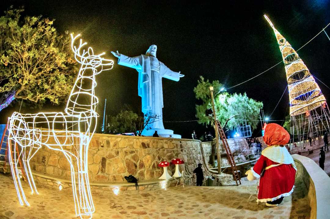Luces de Navidad embellecen el Cristo de la Concordia y las plazas de  Cochabamba - La Razón