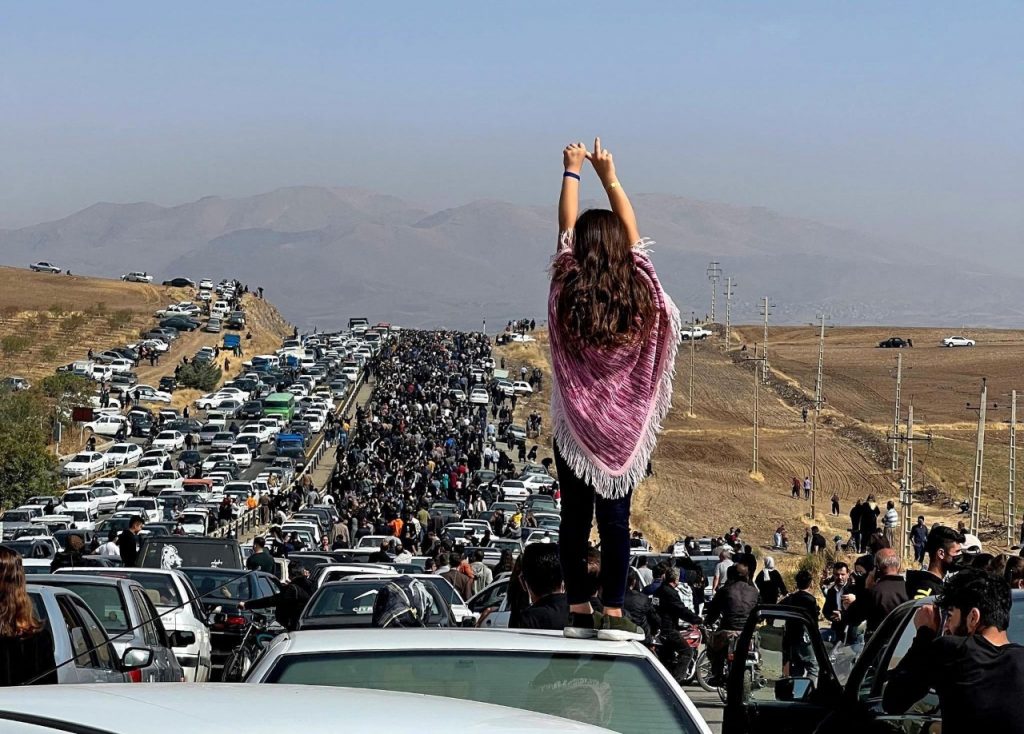 Irán vive una ola de disturbios tras la muerte de una kurda iraní de 22 años. Foto: AFP
