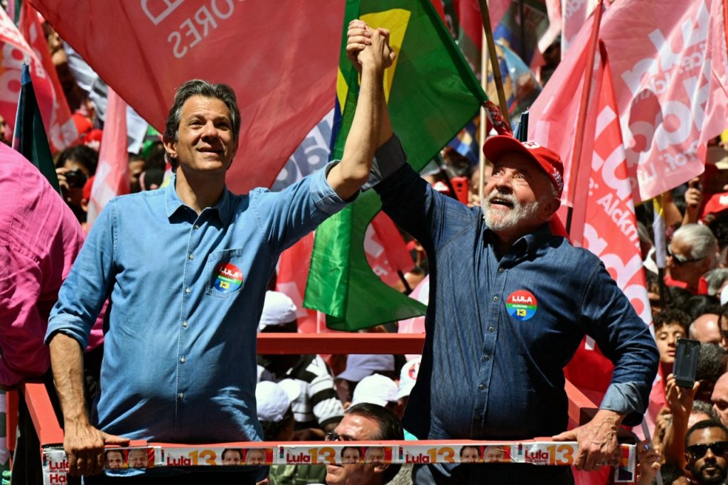Lula anuncia como ministro de Hacienda a Fernando Haddad.