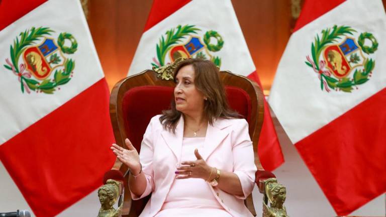 Fiscalía de Perú recuerda a Boluarte que no puede investigar delitos.