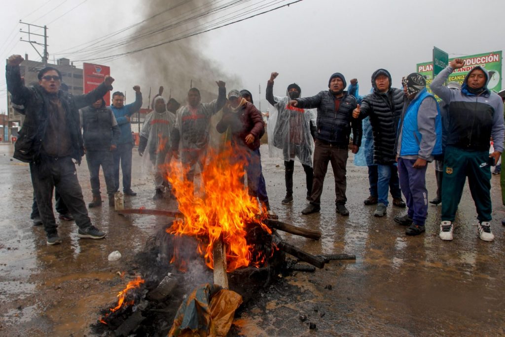 Aumentan a ocho los muertos en Perú tras una semana de protestas.