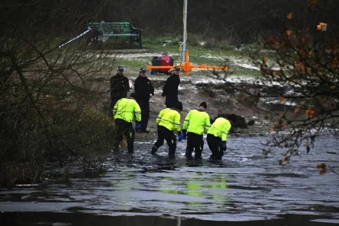 Muere un cuarto niño en Reino Unido tras caer a un lago helado.