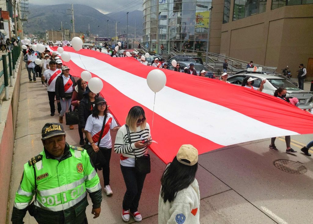 Parlamento del Perú rechaza proyecto de adelanto de elecciones.