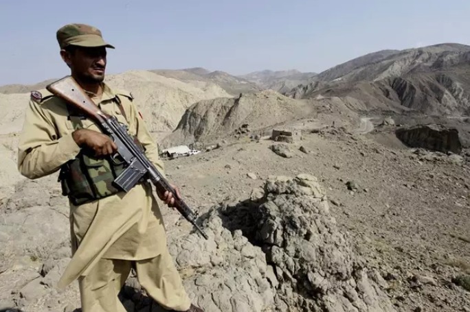 Dos civiles y un militar muertos en un atentado suicida en Pakistán.