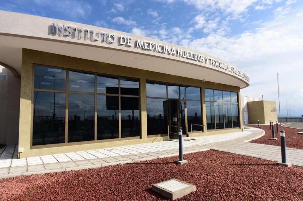 El frontis del Centro de Medicina Nuclear de El Alto. Foto: Archivo
