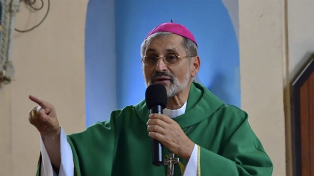 Obispo es condenado por acoger refugiados a cambio de favores sexuales.
