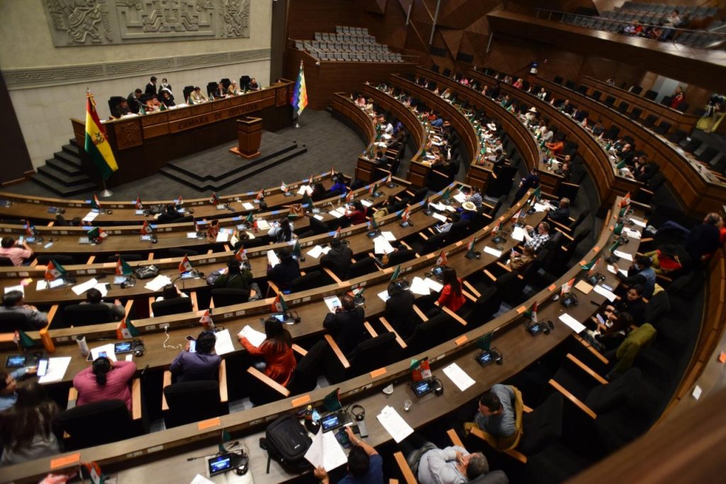 Legisladores de oficialismo y oposición en la sesión en la que se aprobó la Ley del Presupuesto 2023.
