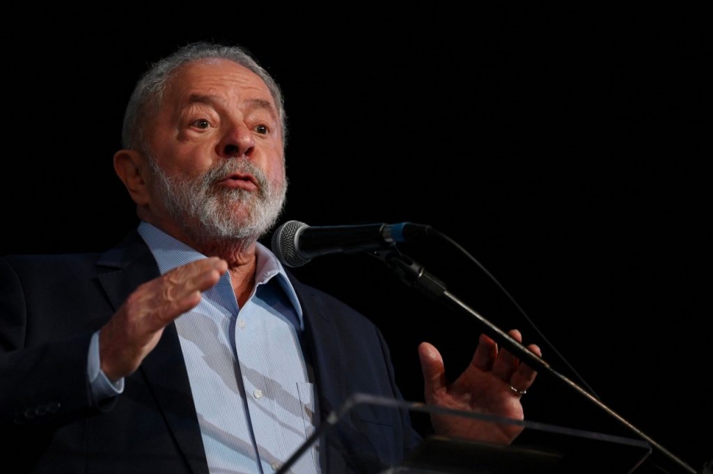 Lula dice que recibe un Brasil en 'penuria' al anunciar nuevos ministros.