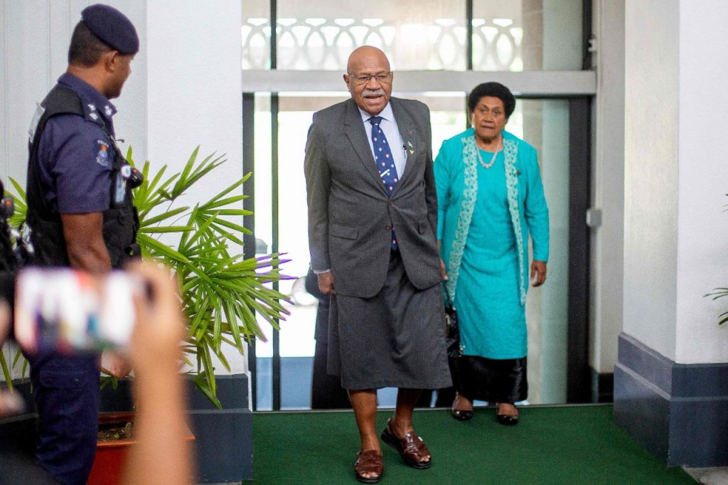 Parlamento confirma a opositor Rabuka como primer ministro de Fiyi.