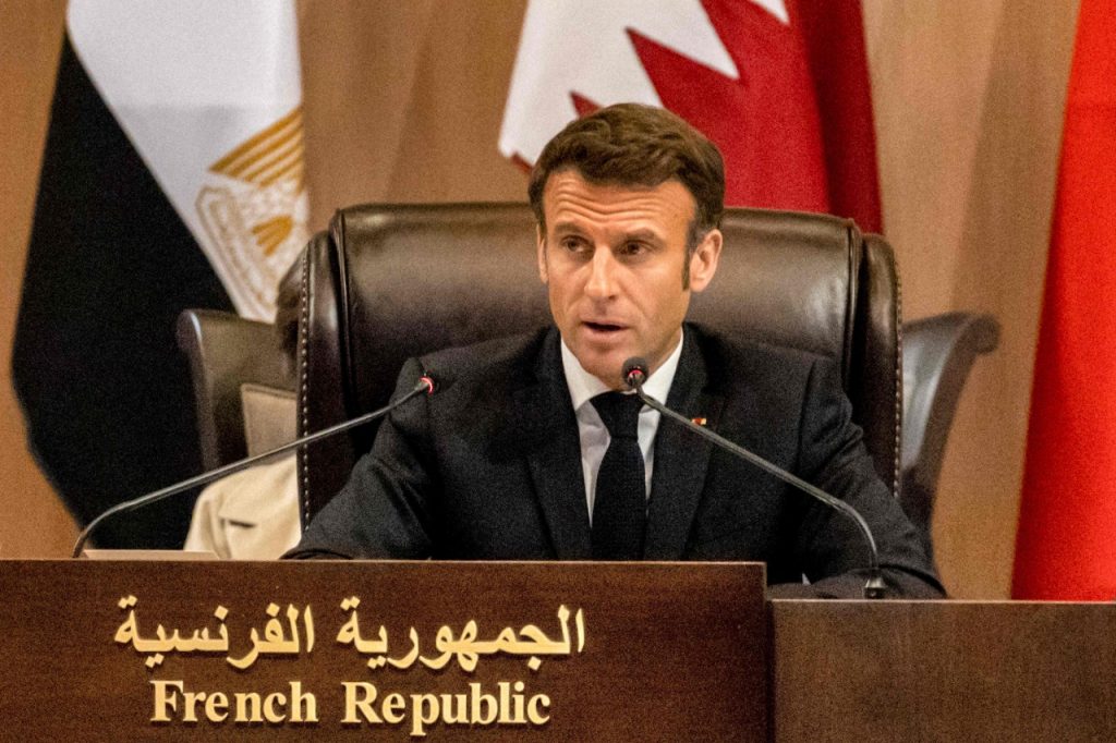 Macron condena el 'odioso ataque contra los kurdos de Francia'.
