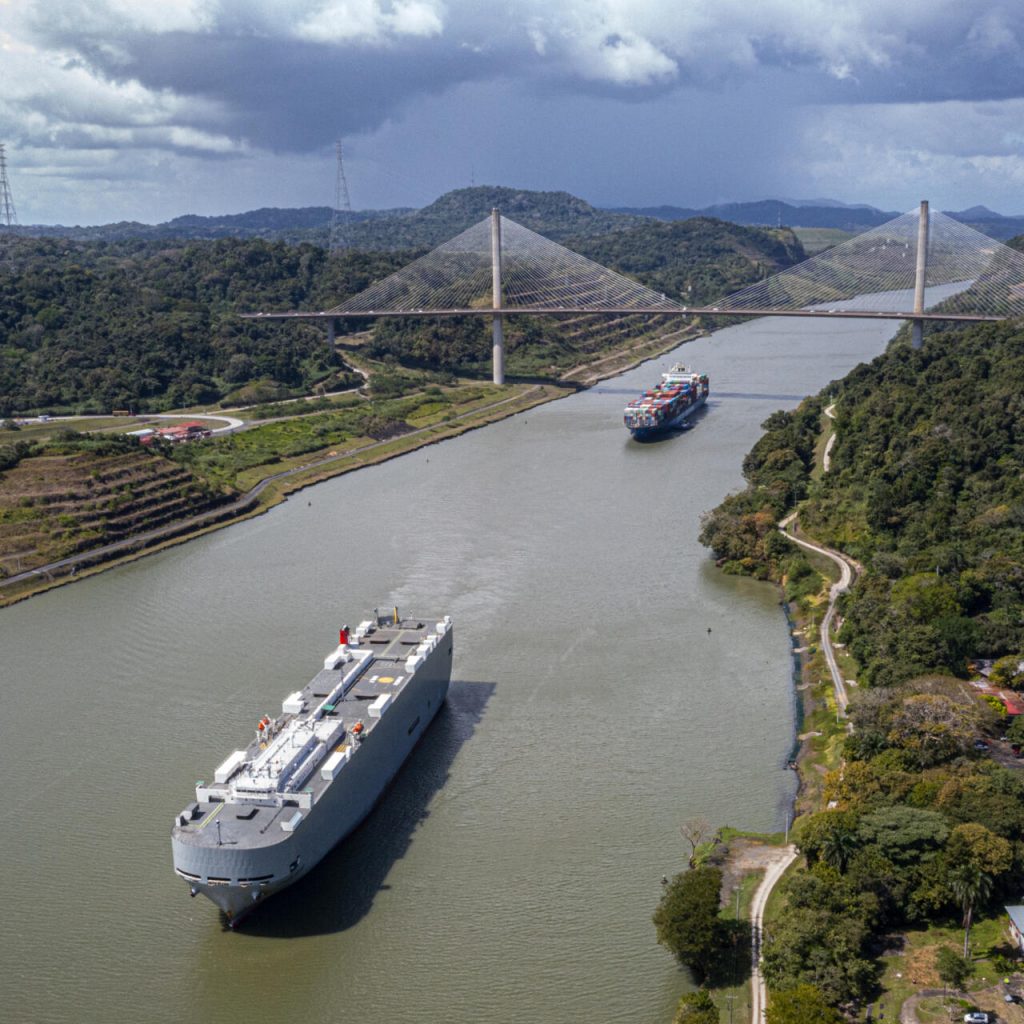 Vista aérea del Canal de Panamá el 13 de diciembre de 2022. Foto: AFP.