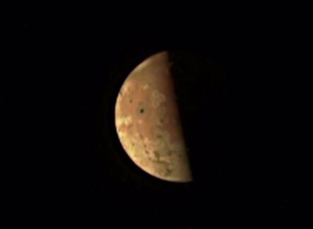 Imagen en aproximación de la luna joviana Io. Foto: NASA.