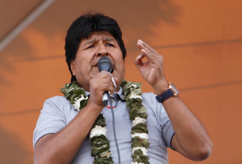 Evo Morales se dirige a sus seguidores en un discurso. Foto: APG