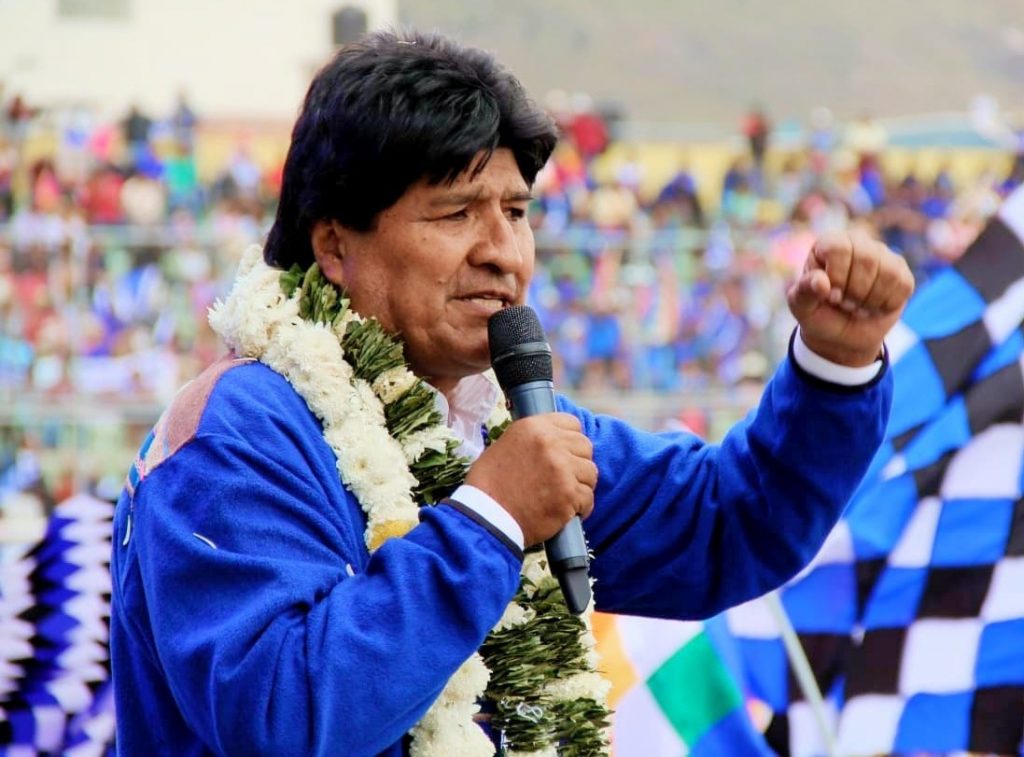 Perú veta la entrada de Evo Morales y otros ocho ciudadanos bolivianos.