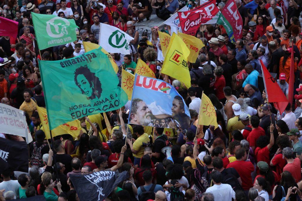 Lula retoma las riendas en Brasilia, 1.500 detenidos tras vandalismo.
