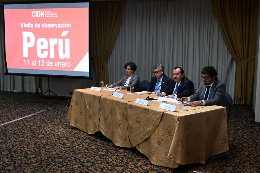 La CIDH pide investigar 'uso excesivo de la fuerza' en protestas con 42 muertos en Perú.