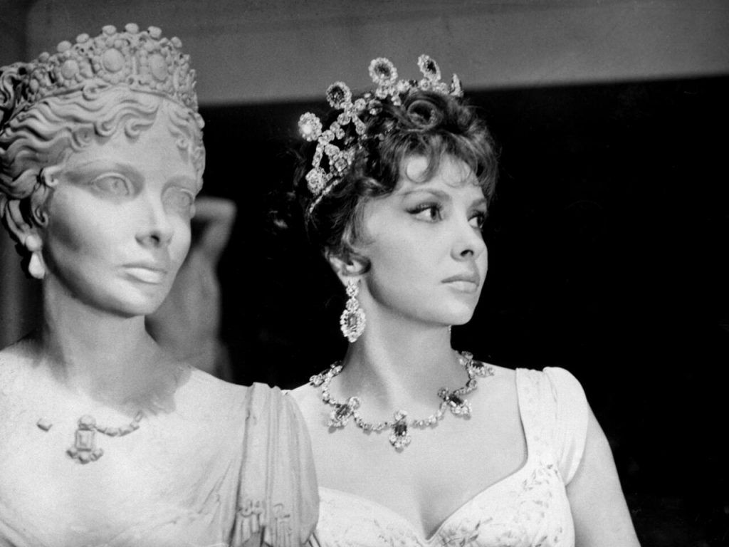 La actriz italiana Gina Lollobrigida posa durante el rodaje del filme 'La Venus imperial' en 1962. Foto: AFP.