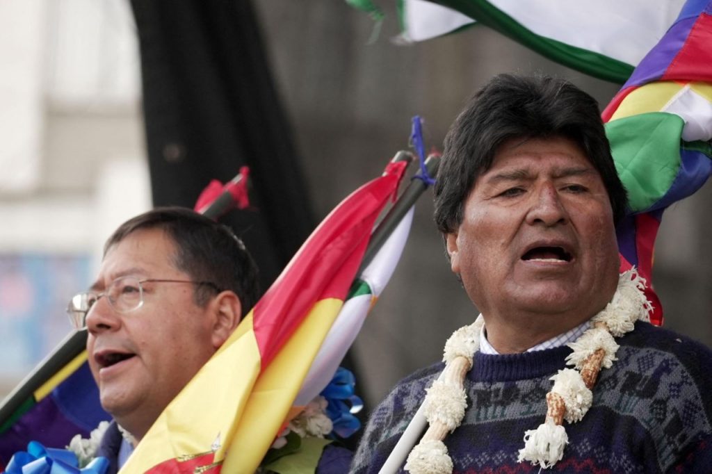 Arce y Morales durante un encuentro del partido de gobierno. Foto: AFP.