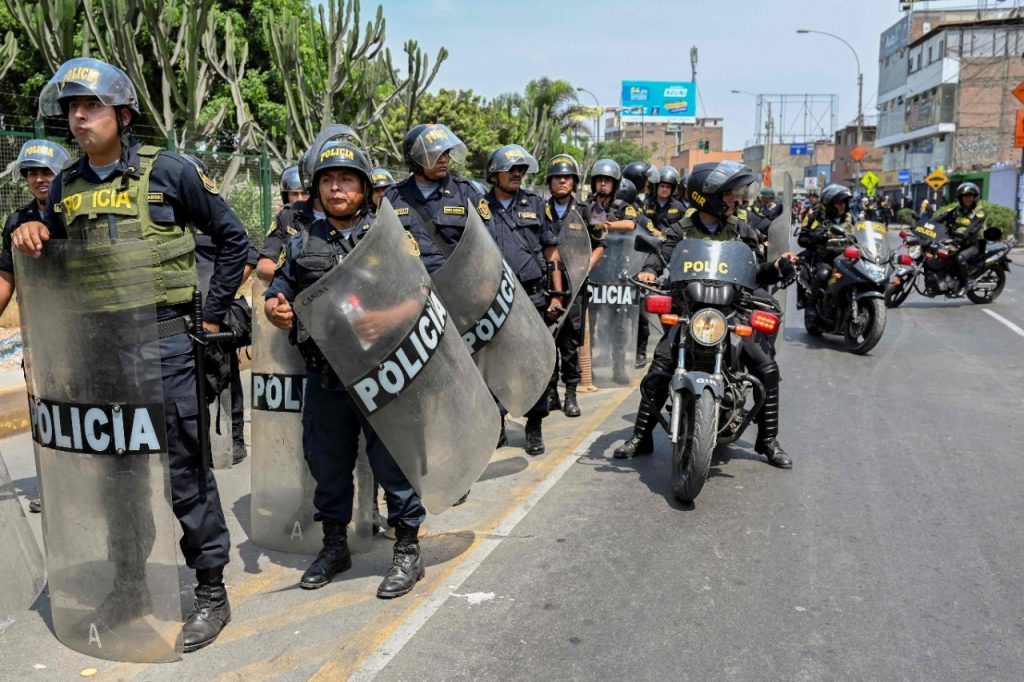 Más de 11.000 policías blindan Lima y Callao.