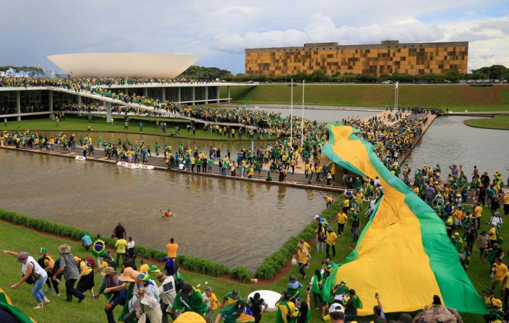 El campamento bolsonarista frente al cuartel de las FFAA brasileñas operaba como una 'mini ciudad-golpista'.