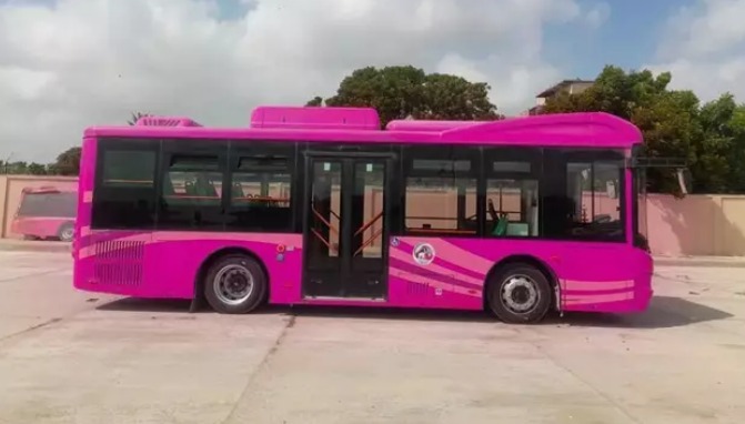 Pakistán inaugurará el 1 de febrero su primer autobús público solo para mujeres.