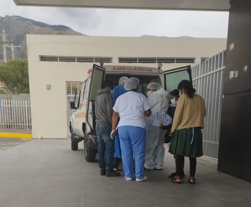 La ambulancia que trasladó al adolescentes desde Tiquipaya, Cochabamba.