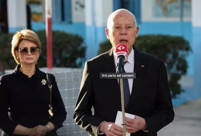 El presidente de Túnez destituye a los ministros de Educación y Agricultura.