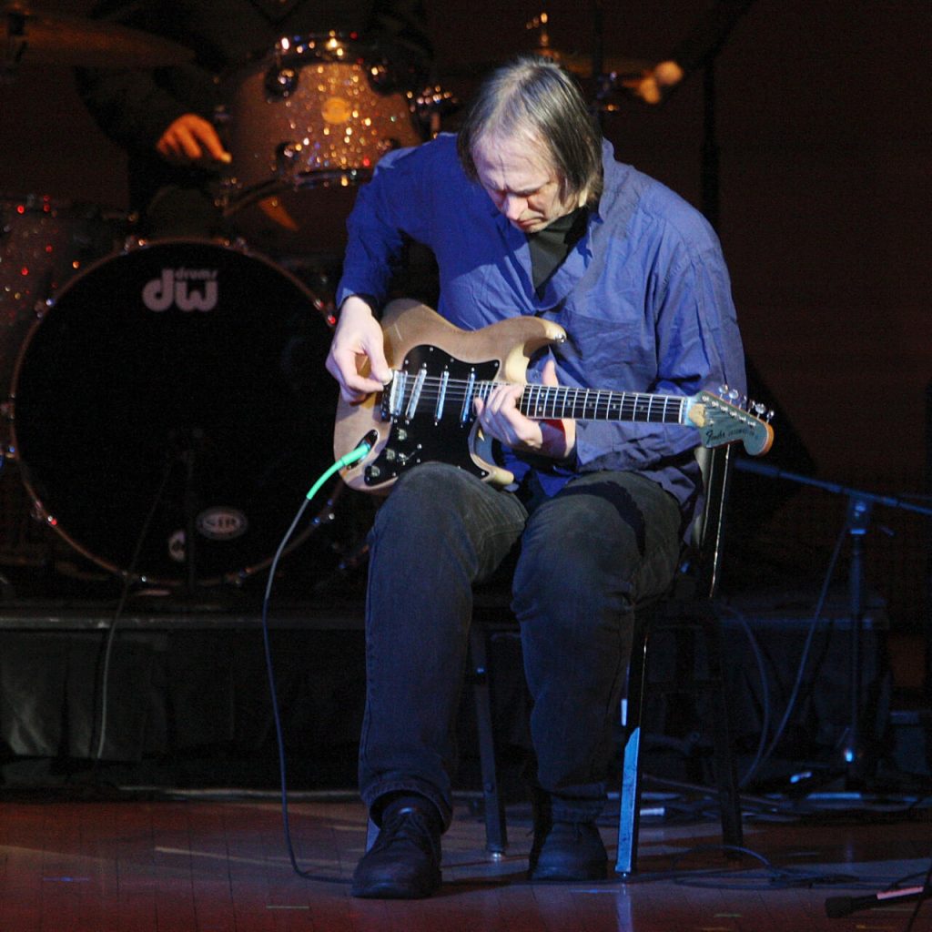 Tom Verlaine, durante un actuación el 13 de febrero de 2008 en Nueva York. Foto: AFP.