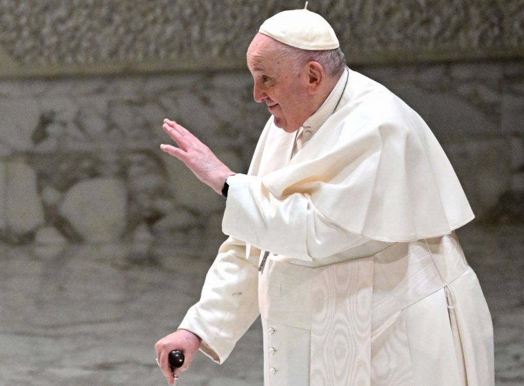 Piden al papa que sancione a sacerdote acusado de abusos sexuales.