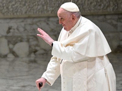 Piden al papa que sancione a sacerdote acusado de abusos sexuales