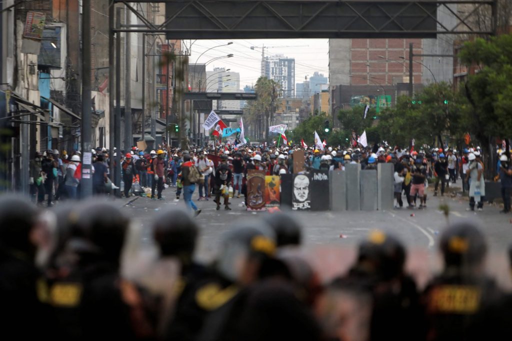 AI desplegará personal para monitorear la situación en protestas de Perú.