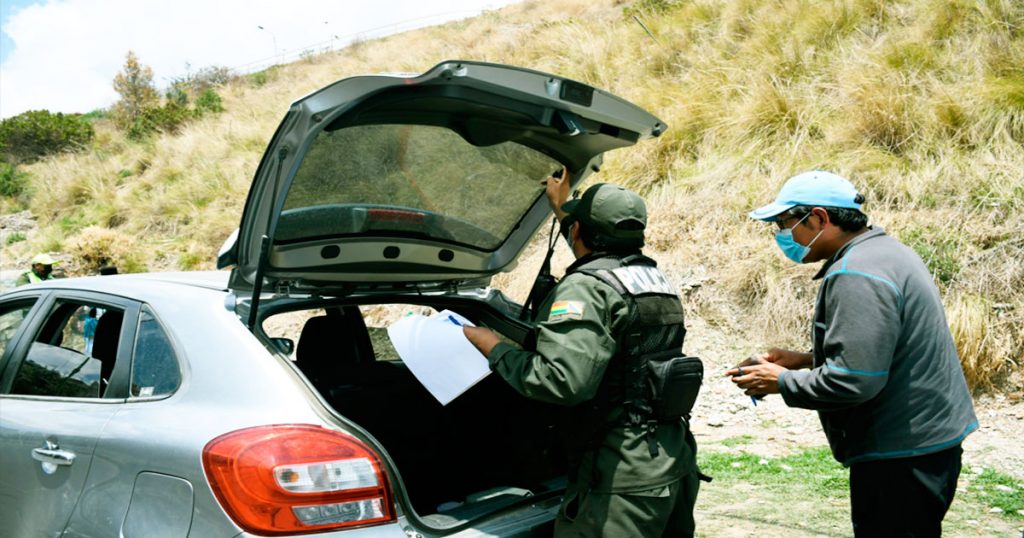 INSPECCIÓN. Antes de la emisión de los permisos, la Policía realiza una inspección y verificación del vehículo y los requisitos cumplidos.