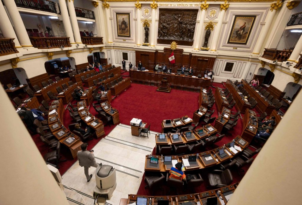 El Congreso de Perú rechazó este miércoles un proyecto de ley que contemplaba elecciones generales en 2023, en medio de una ola de protestas.