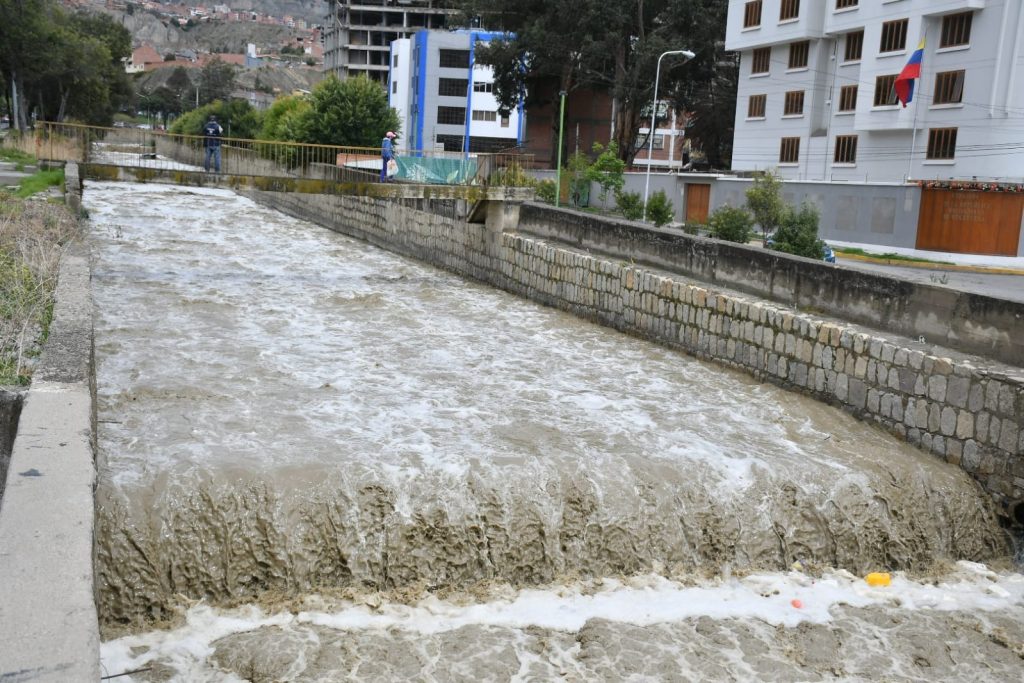 Las lluvias incrementan las aguas del río Choqueyapu. Foto: Archivo