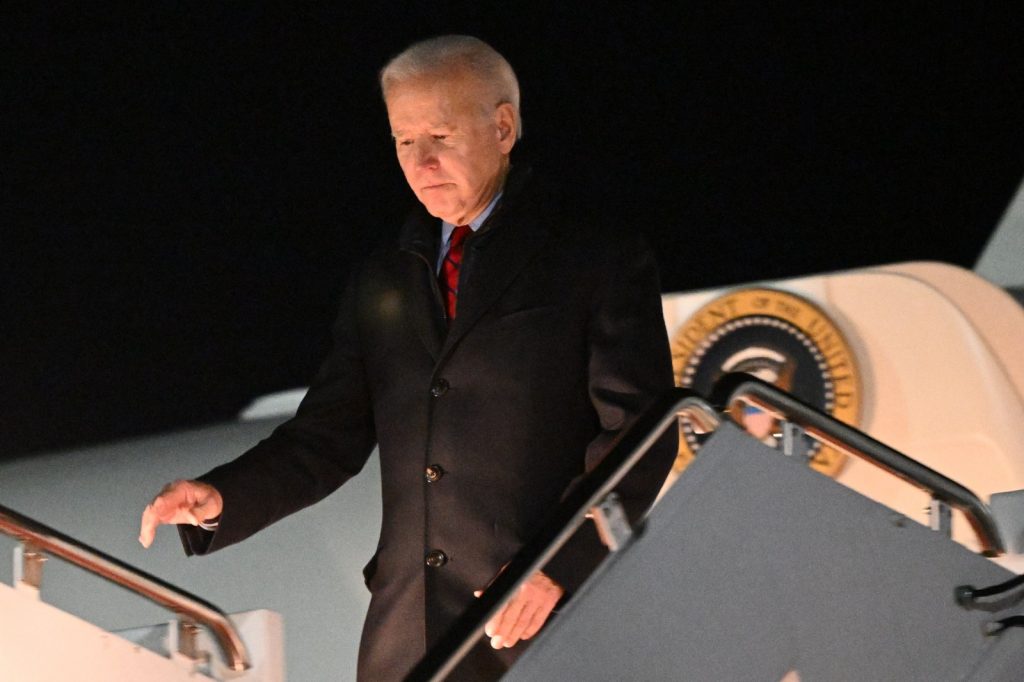 Biden confiesa que aún debe decidir sobre si presentarse a las presidenciales.