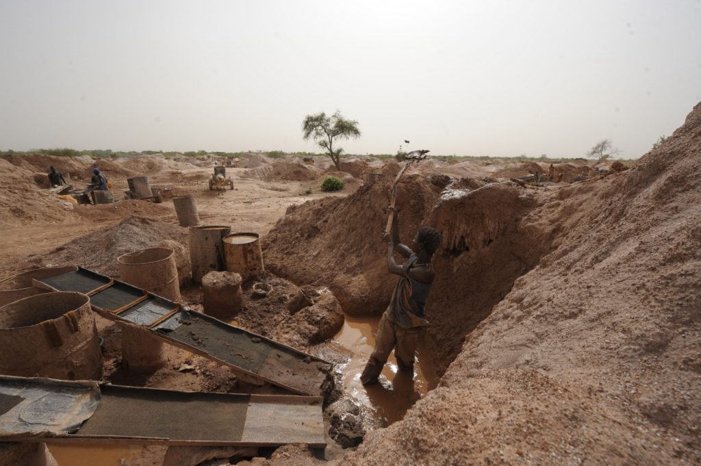 Al menos 10 muertos en Burkina Faso en el derrumbe de una mina de oro.