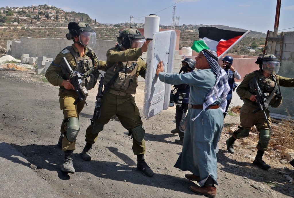 Un palestino muere en enfrentamiento con colonos en Cisjordania.
