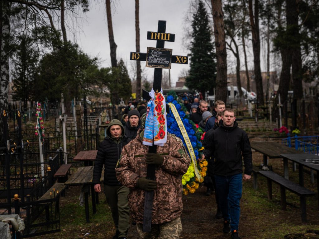 12.000 periodistas ucranianos y extranjeros han sido acreditados para cubrir la guerra que libra Ucrania contra el vecino invasor. Foto: AFP.