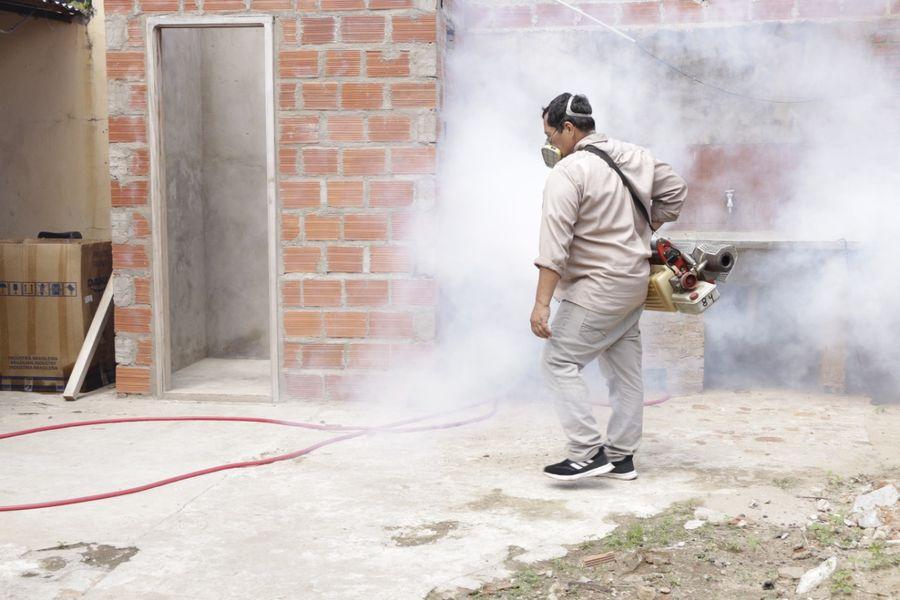 La fumigación es una de las acciones de contención de la enfermedad del dengue. Foto: Gobernación de Santa Cruz