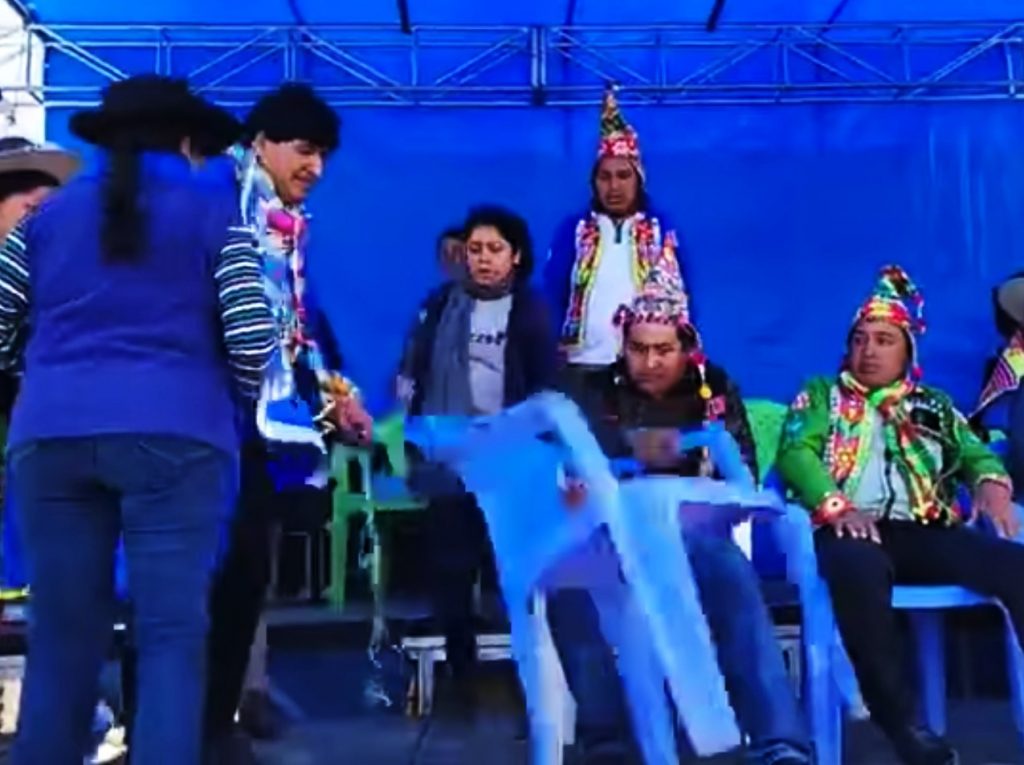 Funcionario de Potosí que retiró la silla a Morales presentó una denuncia por agresión. Foto: RRSS.