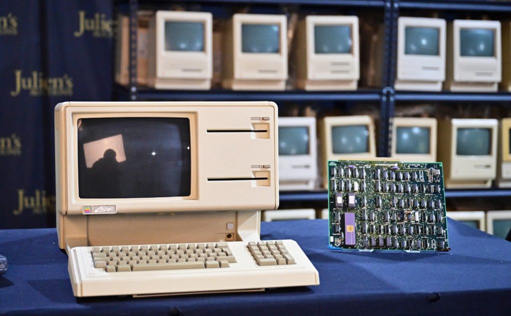 La colección de productos de Apple incluye antigüedades únicas. Foto: AFP