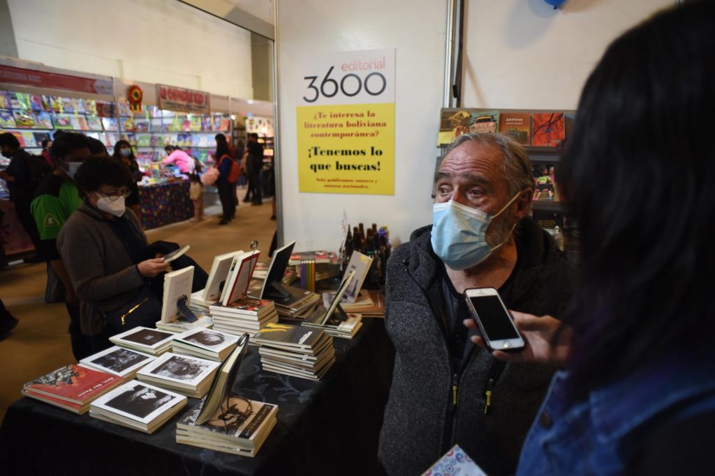 Adolfo Cárdenas, en la Feria del Libro de La Paz del año pasado. Foto: Rodwy Cazón / La Razón