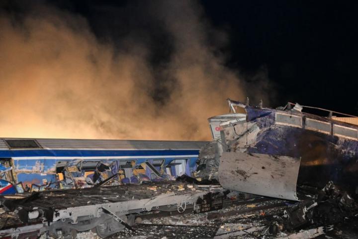 Aumenta a 26 el número de muertos en accidente de tren en Grecia.