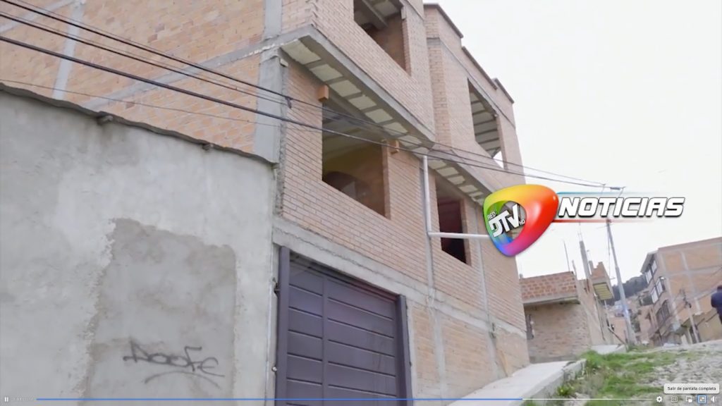 Dos delincuentes irrumpieron en una vivienda en la zona de Llojeta, en La Paz. Foto: Captura DTV