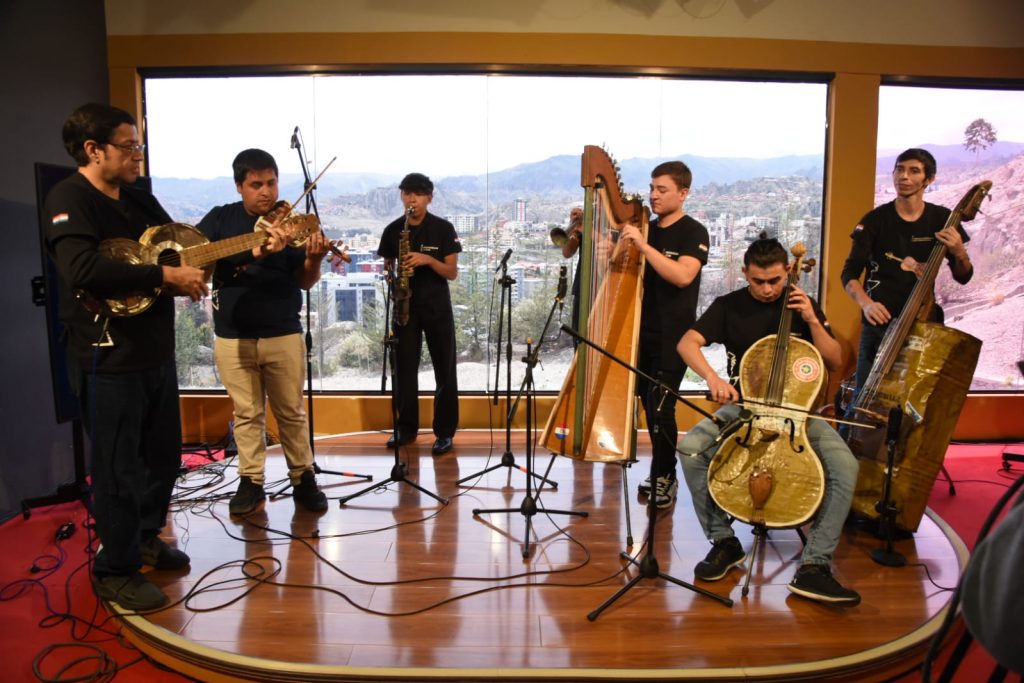 Integrantes de la Orquesta de Instrumentos Reciclados de Cateura, en La Razón. Foto: Oswaldo Aguirre